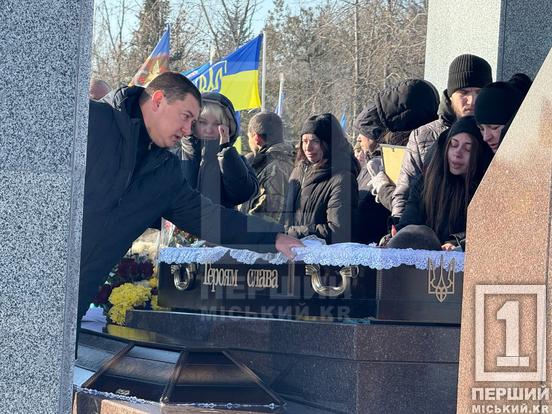 Говорив із коханою до останнього подиху: у Кривому Розі попрощалися з полеглим воїном Віктором Кушніром4
