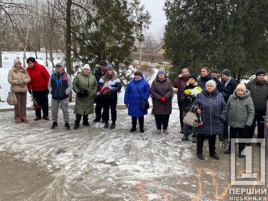 Іменні таблички на знак пошани до подвигів: у Кривому Розі вшанували пам’ять полеглих військовиків Костянтина Пелешка, Сергія Чомка та Богдана Леніка1