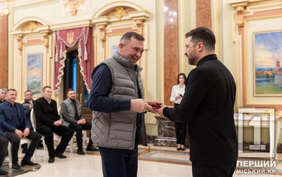 Йшов гасити полум’я під ризиком повторних обстрілів: енергетик Криворізької ТЕС отримав орден «За мужність» ІІІ ступеня