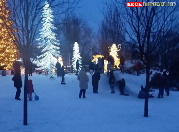 Зимові катання на санчатах з гірки в Кривому Розі