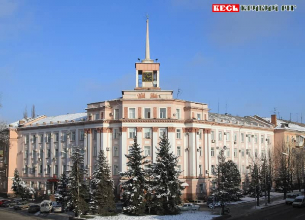 Заводоуправління КЗРК в засніженому Кривому Розі