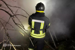 Літня жінка ледь не загинула під час пожежі у квартирі в Тернівському районі Кривого Рогу1