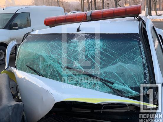 Лобовий удар: у Металургійному районі Кривого Рогу Dacia в’їхала в авто рятувальників3