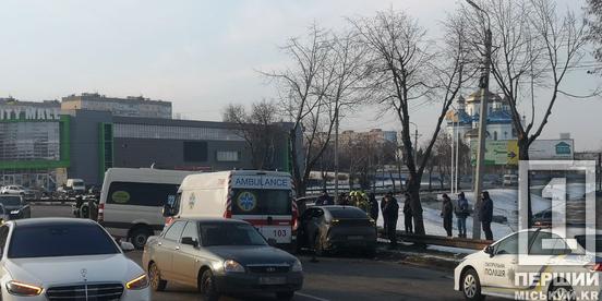 Маршрутка та два легковики: на Майдані Олександра Химиченка була потрійна ДТП2