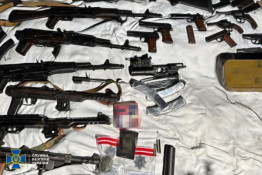 На Дніпропетровщині викрили злочинне угруповання, яке намагалося продати одну із найбільших партій «трофейної» зброї за час повномасштабної війни1