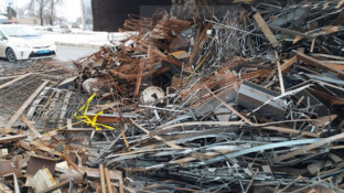 На вулиці Кобилянського перекинулася вантажівка1