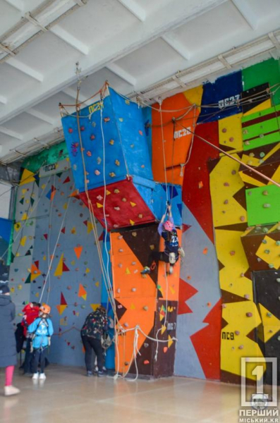 Підкорили «Висоту»: юні криворізькі туристи привезли оберемок медалей зі змагань4