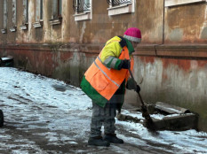 Після обстрілу: комунальники та волонтери допомагають мешканцям пошкоджених будинків1