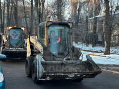 Після обстрілу: комунальники та волонтери допомагають мешканцям пошкоджених будинків2
