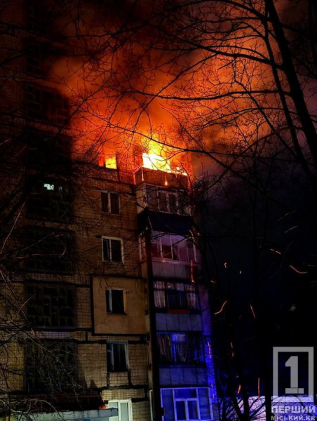 Після прильоту у будинок вирувала масштабна пожежа: ситуація у Кривому Розі на ранок після чергового терору окупантів1