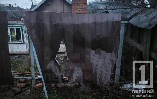 Понівечений будинок, скло під ногами і вирування вогняної стихії: у Кривому Розі вчергове за сьогодні  пролунали вибухи