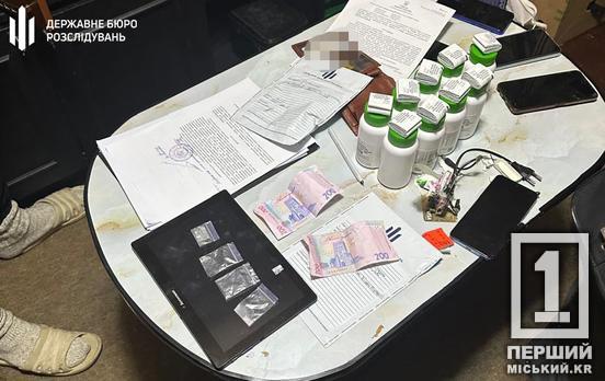 Прикордонник, кілька військових та цивільні розповсюджували наркотики на Дніпропетровщині: продаж був цілу добу