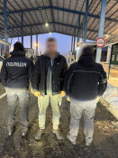 Пропонував незаконний виїзд і сам намагався перетнути кордон: прикордонники викрили ділка0