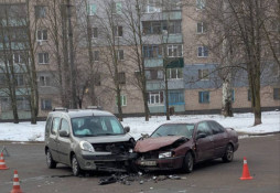 Renault та Honda не поділили дорогу у Довгинцівському районі0