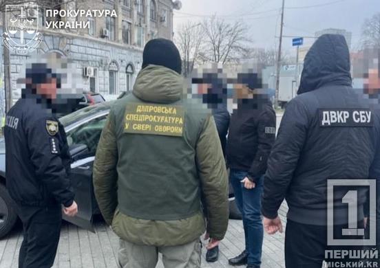 У Дніпропетровській області голова ВЛК та її підлеглі погоріли на хабарі в 10 000 доларів2