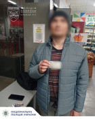 У Кривому Розі чоловік хотів викрасти з супермаркету алкогольні напої: правоохоронці затримали правопорушника0