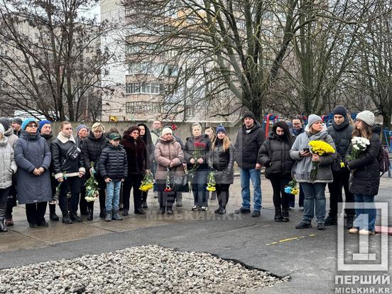 У пам’яті містян назавжди: у Криворізькій гімназії №94 відкрили меморіальні дошки трьом полеглим Героям2