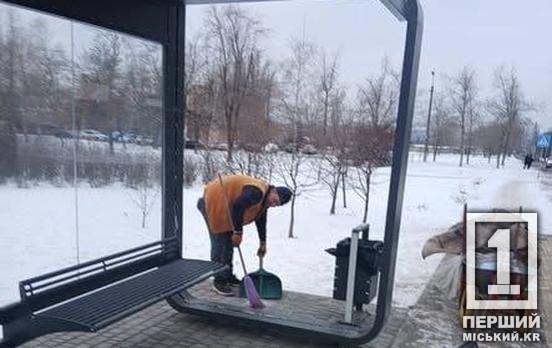 У Саксаганському районі пошкодили зупинку громадського транспорту