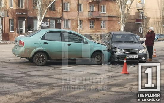 Удар «передками»: на Січеславській не розминулися Chevrolet і Geely