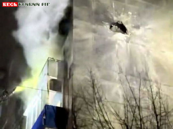 БПЛА пробив діру в стіні багатоповерхівки на Даманському в Кривому Розі