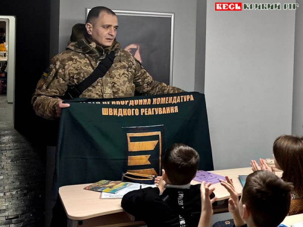 Прапор загону бригади Помста передано до Криворізької гімназії №70