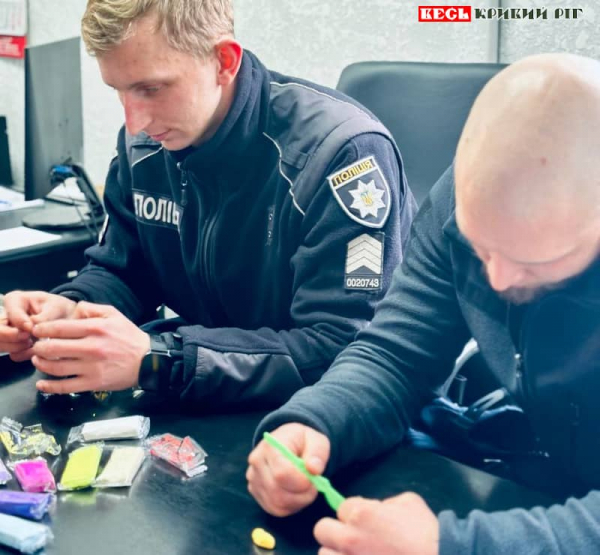 Поліцейські охорони ліпили з пластиліну фігурки в Кривому Розі