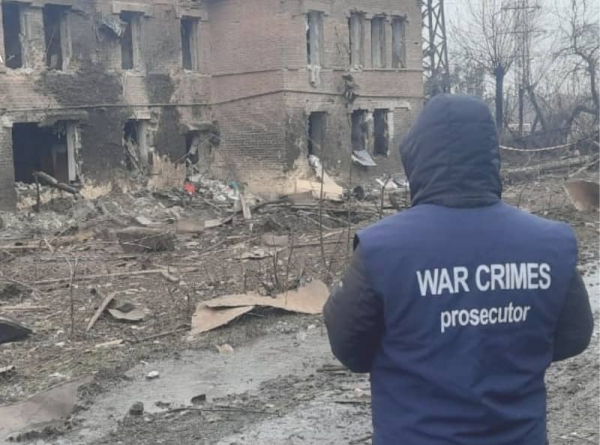 Правоохоронці фіксують наслідки ракетного удару по Дзержинці в Кривому Розі