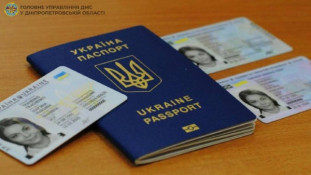 В Україні знизили вік особистої подачі документів на закордонний паспорт0