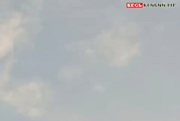 небо Кривого Рогу після вибуху ракети