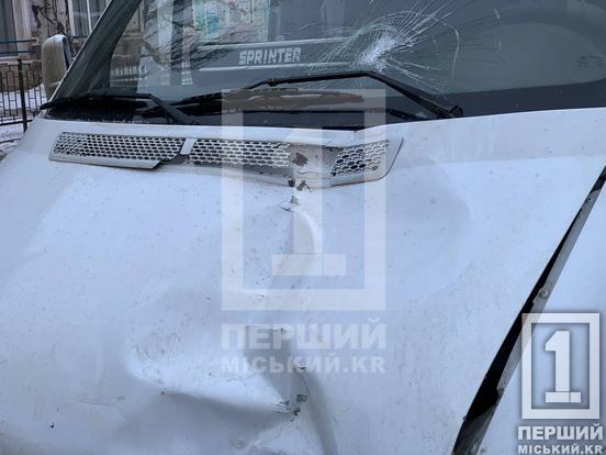 Від удару зім’яло капот і розбилося лобове: неподалік «Піонеру» містянку збила маршрутка3