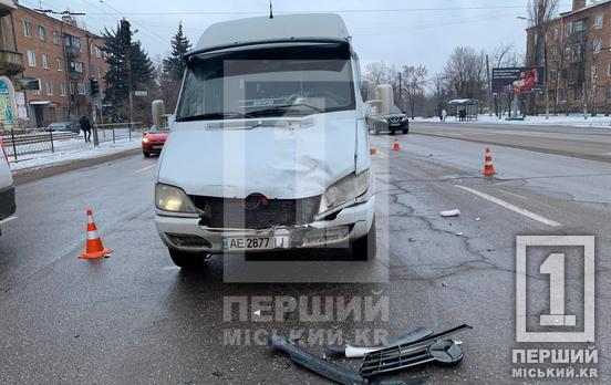 Від удару зім’яло капот і розбилося лобове: неподалік «Піонеру» містянку збила маршрутка