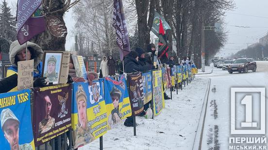 «Вони боролися за нас, тепер час боротися за них»: криворіжці вкотре стали голосами полонених та безвісти зниклих на мирній акції1