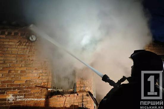 Загинула жінка та постраждав чоловік: у Центрально-Міському районі Кривого Рогу палав приватний будинок1