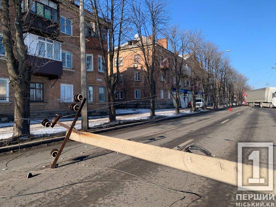 Заплющив очі на «секунду»:  на Карачунах Volkswagen протаранив стовп2