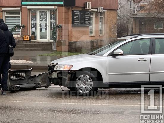 Жінку та дитину забрала швидка: на проспекті Миру сталося зіткнення Subaru і Volvo2
