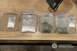 Жителька Кривого Рогу продавала наркотики через службу доставки: поліцейські затримали зловмисницю0