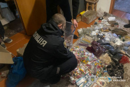 Аксесуари для ритуалів та біодобавки: в Україні припинено діяльність двох шахрайських груп4