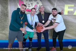 Бійці 17-ї ОВМБр вшанували пам’ять про полеглого бойового товариша на міських змаганнях із баскетболу1