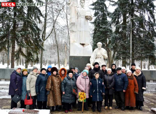 Шахтарі Сухої Балки відзначили День визволення Кривого Рогу покладанням квітів