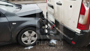 ДТП на вулиці Вільної Ічкерії: зіткнулися Renault і Kia1