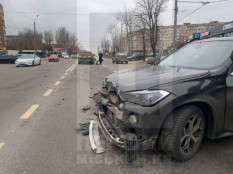 Два автомобілі зіткнулися у Кривому Розі на проспекті Миру0