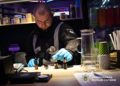 Двоє криворіжців налагодили  продаж наркотиків  через мережу магазинів: правоохоронці вилучили у зловмисників психотропів на суму понад 20 млн грн3