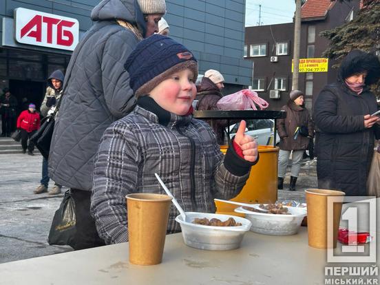 Енергія «Трійки» у Кривому Розі: ветерани 3-ї ОШБр приїхали зігріти й «зарядити» містян та їх гаджети5