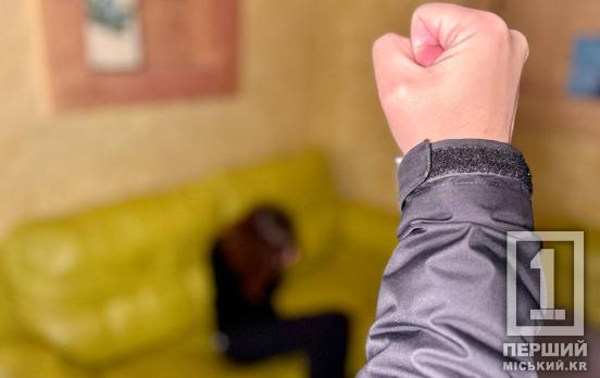 Катували голодом та ізоляцією: на Дніпропетровщині судитимуть батьків-вихователів, які знущалися з 11 дітей