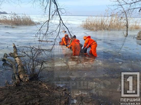 Крижана пастка на Інгульці: у Кривому Розі рятувальники визволяли травмованого чоловіка1