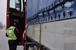 На Дніпропетровщині контролюють  безпеку  дорожнього руху під час перевезення вантажів2