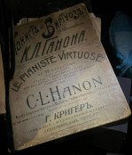 На кордоні з Угорщиною у дніпрянина вилучили стародрук 1902 року0