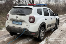 На Криворіжжі правоохоронець допоміг водіям вибратися із снігової пастки на дорозі  7