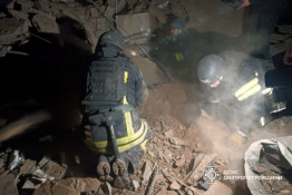 На Криворіжжі правоохоронець допоміг водіям вибратися із снігової пастки на дорозі  3