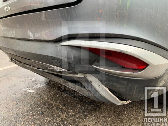 На проспекті Миру Mitsubishi «наздогнав» Volkswagen перед світлофором4